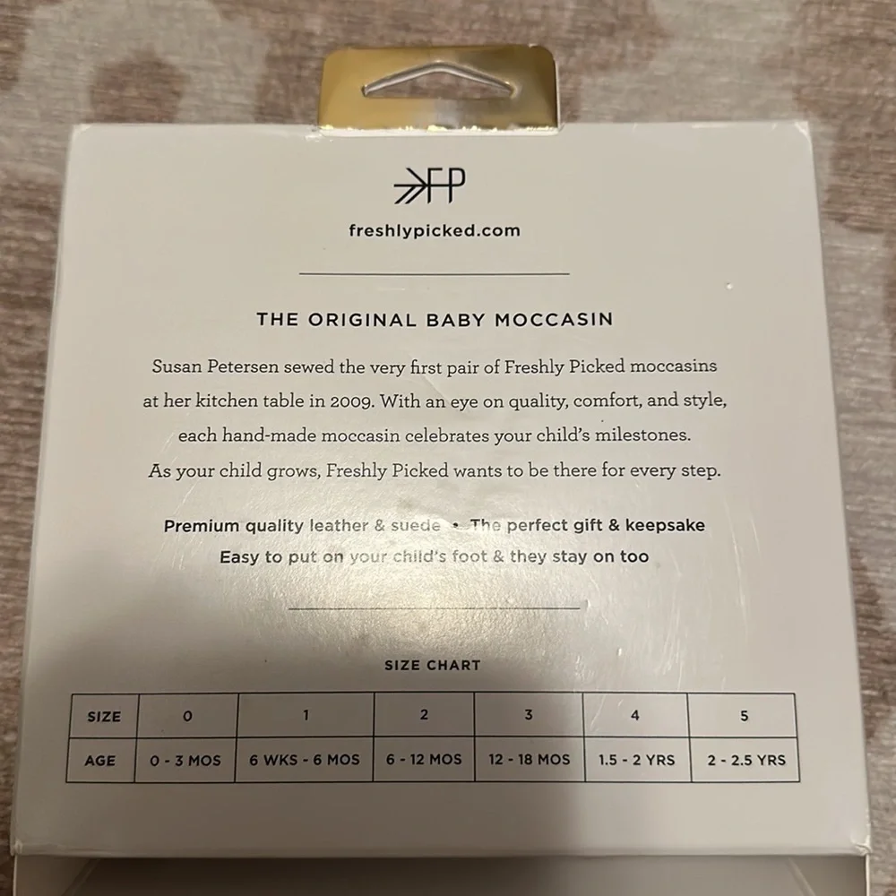 Freshly Picked Minnie bow moccasins - Picture 6 of 6